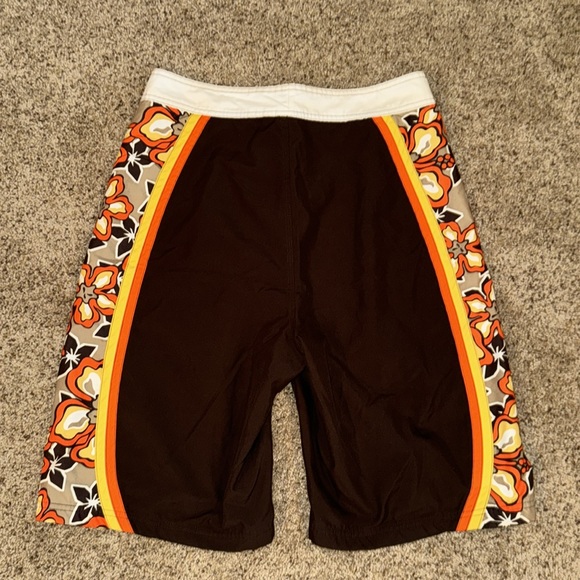 Old Navy men’s swim trunks - Picture 2 of 5